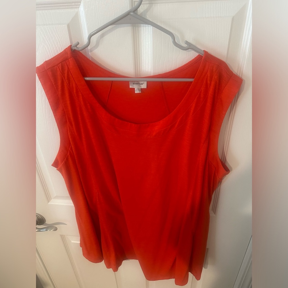 Avenue red tank top size 30/32